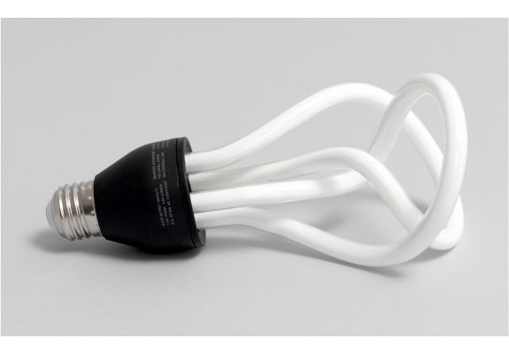 PLUMEN low-energy light bulb, 2007, manufactured by Hulger (1994-present, London), glass, ABS plastic, wires, and electronic fittings, 30 x 22 x 11 cm Image The Museum of Modern Art, New York, © 2025 Nicolas Roope